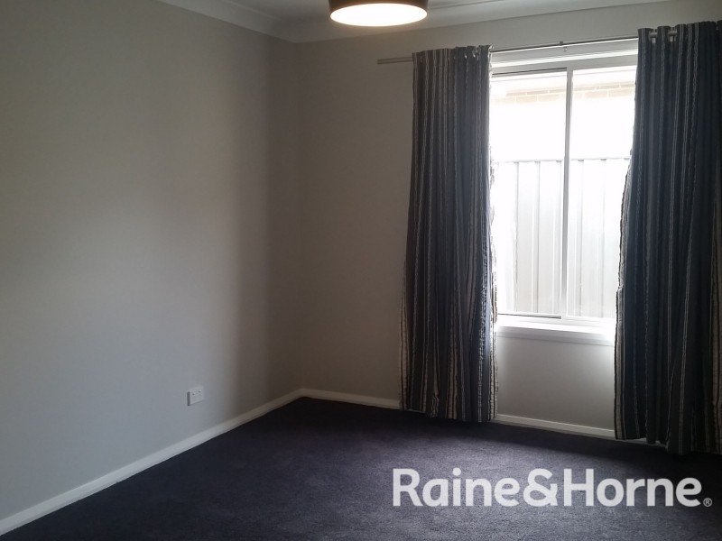 6 Whitney Place, Orange NSW 2800