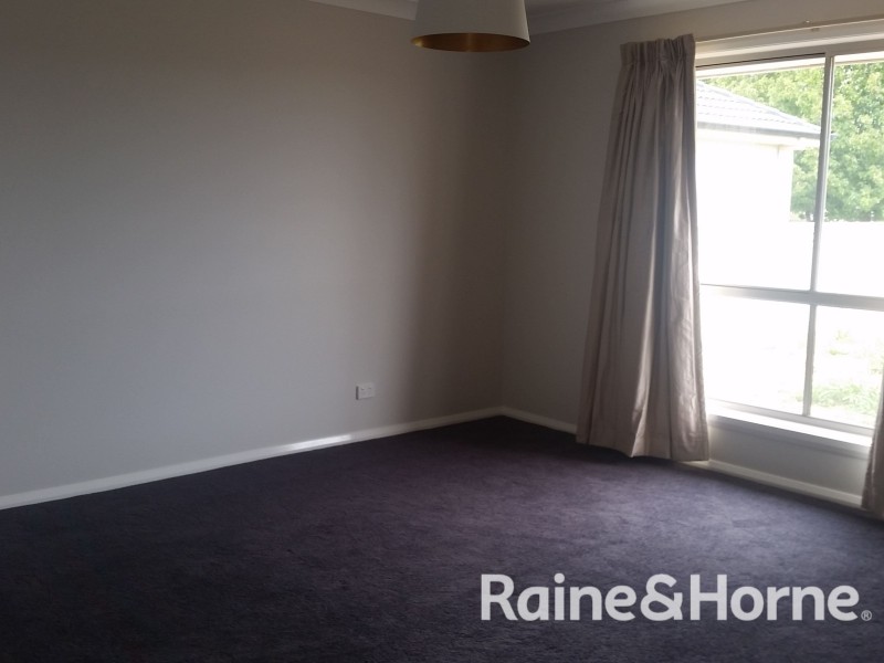 6 Whitney Place, Orange NSW 2800