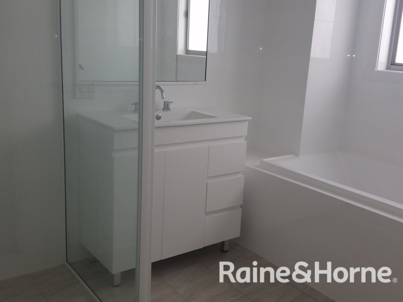 6 Whitney Place, Orange NSW 2800