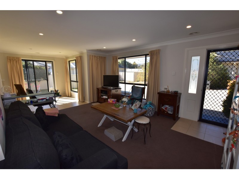 2/93 Margaret Street, Orange NSW 2800