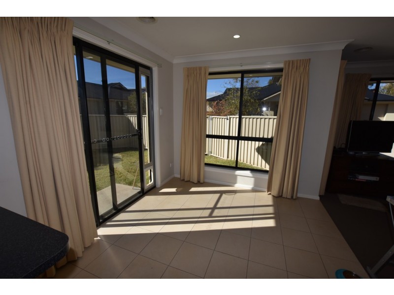 2/93 Margaret Street, Orange NSW 2800