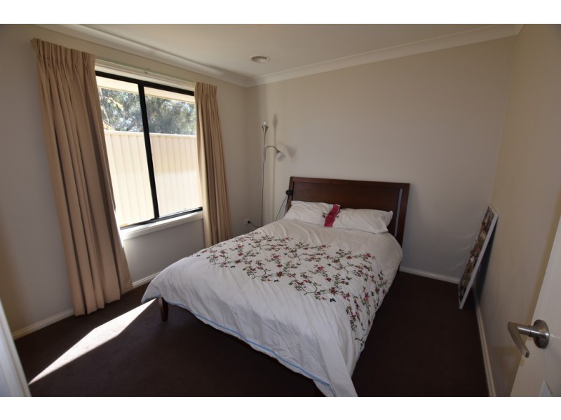 2/93 Margaret Street, Orange NSW 2800