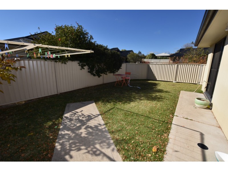 2/93 Margaret Street, Orange NSW 2800