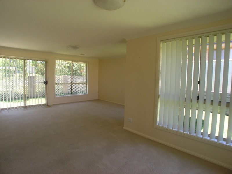 33 Roselawn Drive, Orange NSW 2800