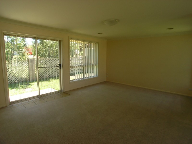 33 Roselawn Drive, Orange NSW 2800