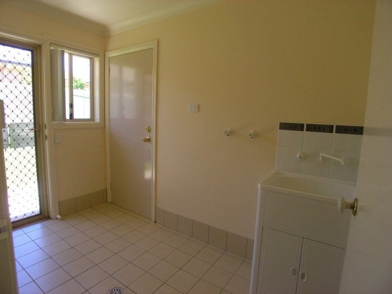 33 Roselawn Drive, Orange NSW 2800