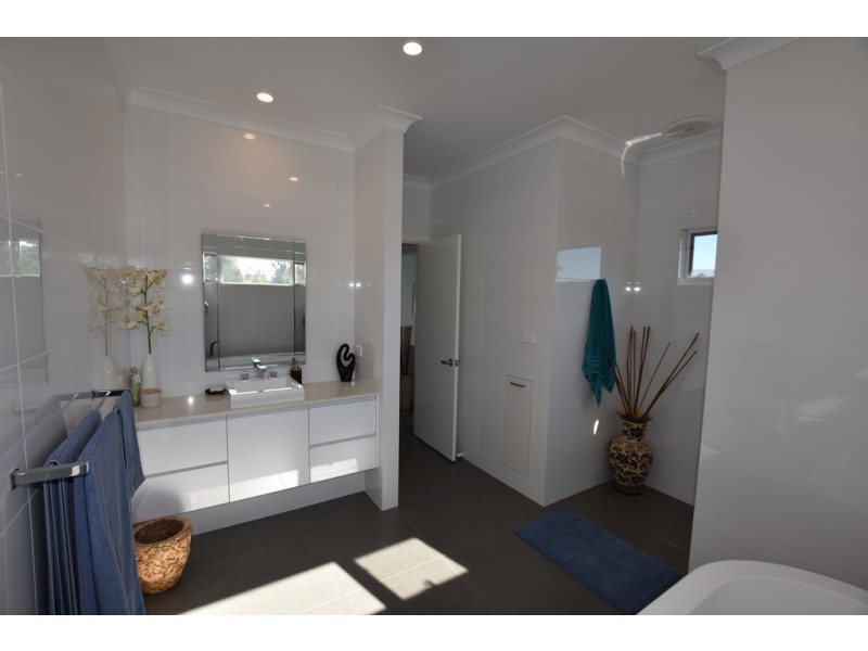 5 Bowman Avenue, Orange NSW 2800