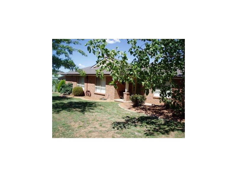 1 Shamrock Place, Orange NSW 2800