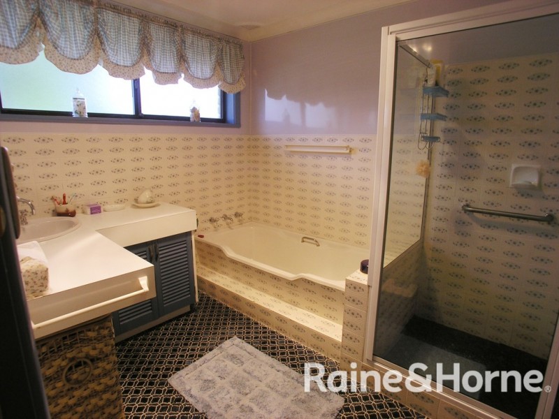 35 Sunny South Crescent, Orange NSW 2800