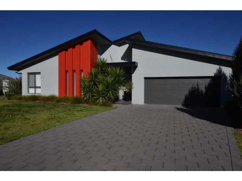 9 Brock Place, Orange NSW 2800