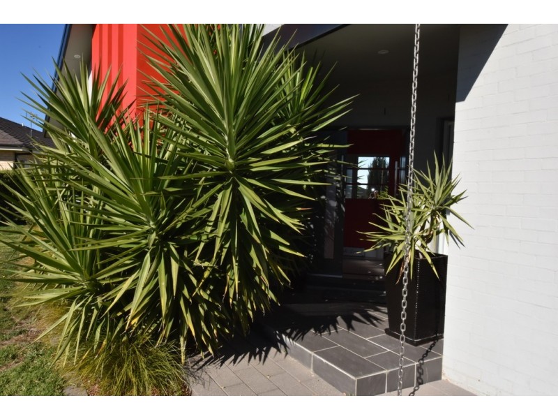 9 Brock Place, Orange NSW 2800