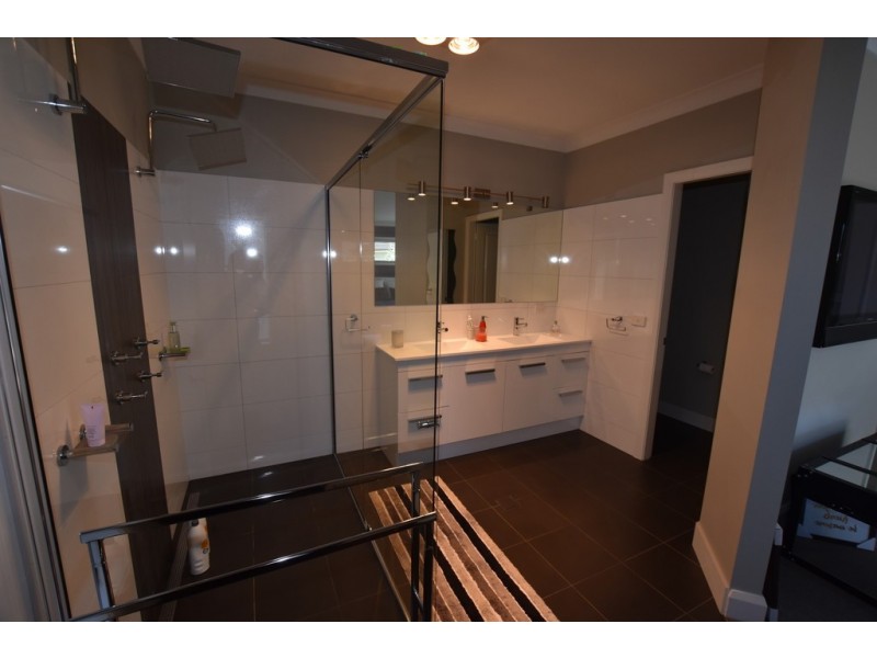 9 Brock Place, Orange NSW 2800