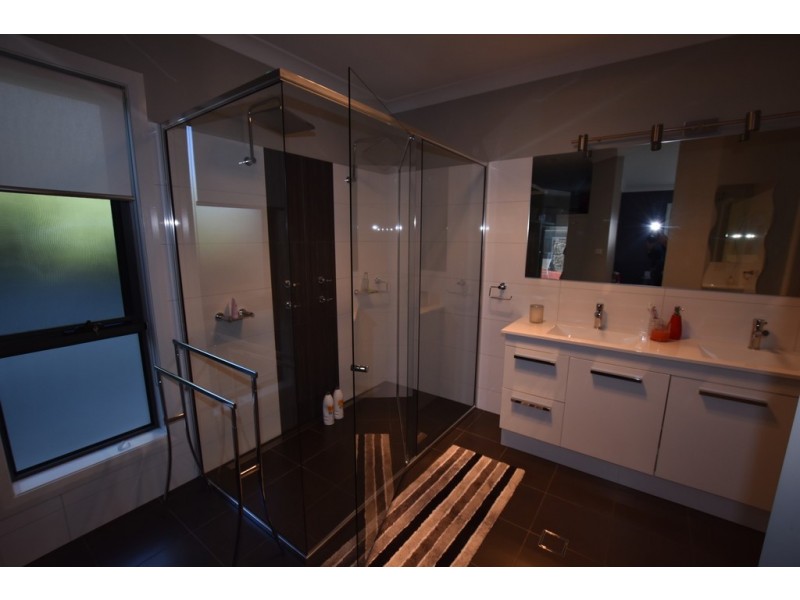 9 Brock Place, Orange NSW 2800