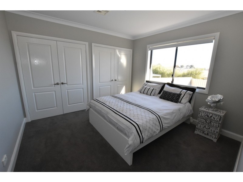 9 Brock Place, Orange NSW 2800