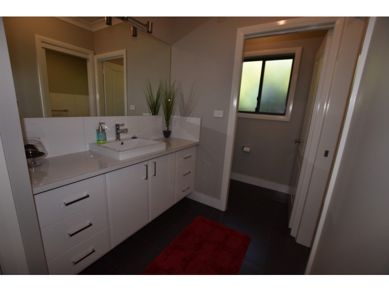 9 Brock Place, Orange NSW 2800