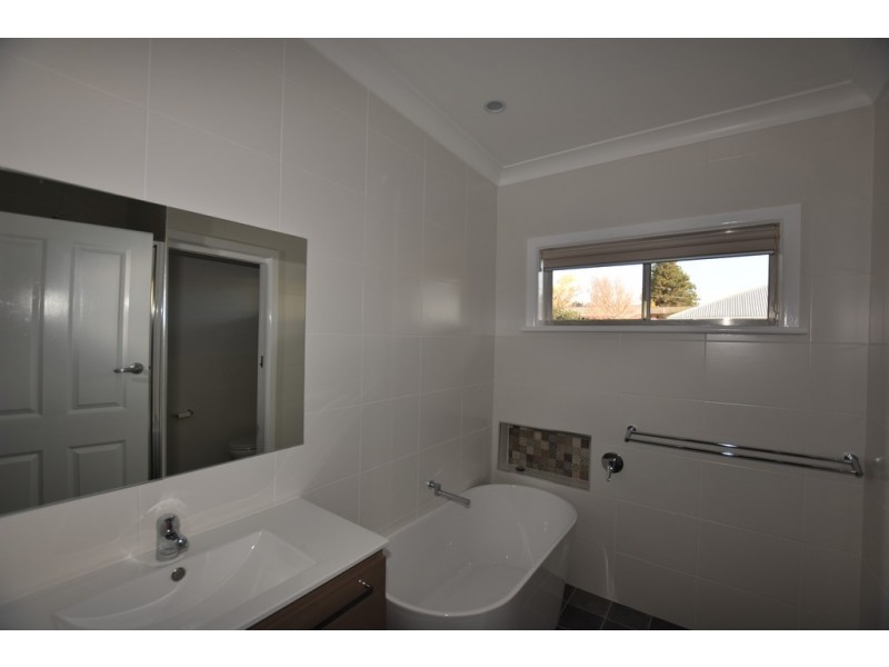 8 Wakeford Street, Orange NSW 2800