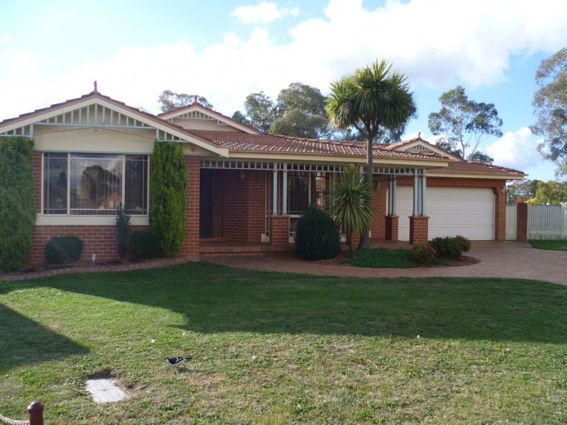 6 Alan Ridley Place, Orange NSW 2800
