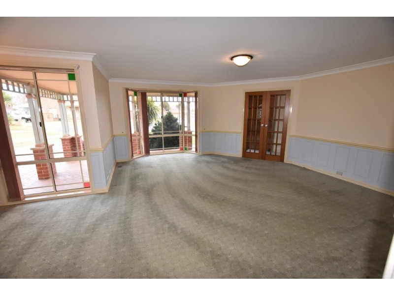 6 Alan Ridley Place, Orange NSW 2800