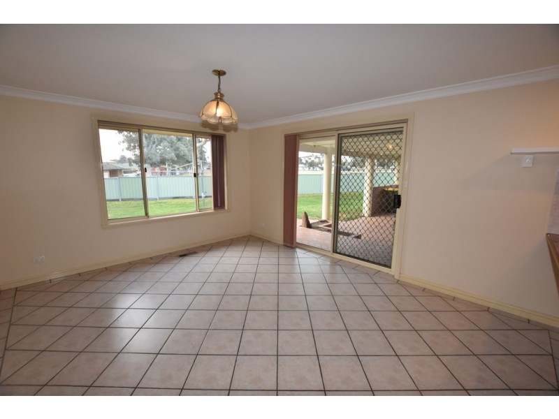 6 Alan Ridley Place, Orange NSW 2800