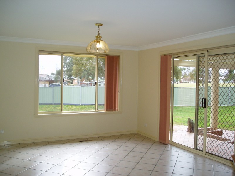 6 Alan Ridley Place, Orange NSW 2800