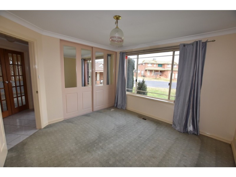 6 Alan Ridley Place, Orange NSW 2800