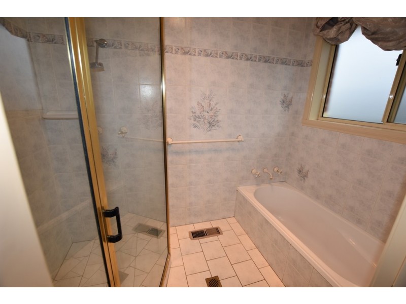 6 Alan Ridley Place, Orange NSW 2800