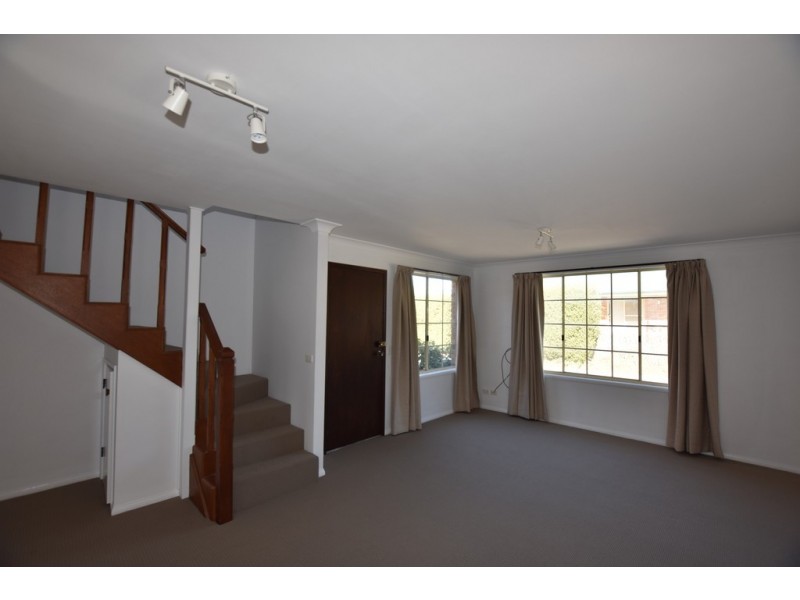 2 / 67 Kenna Street, Orange NSW 2800