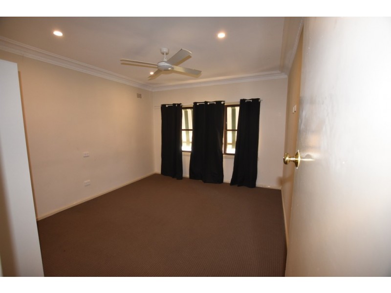 23 Burrendong Way, Orange NSW 2800