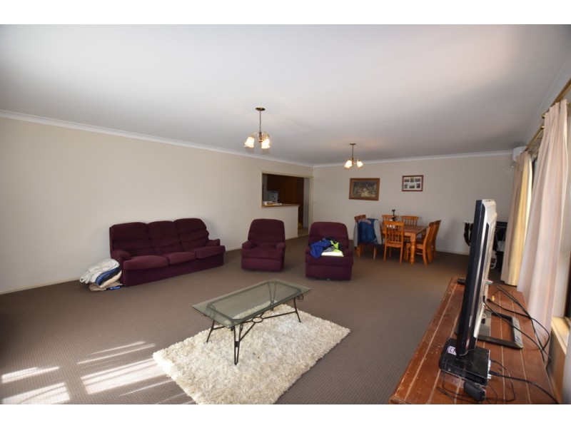 23 Burrendong Way, Orange NSW 2800