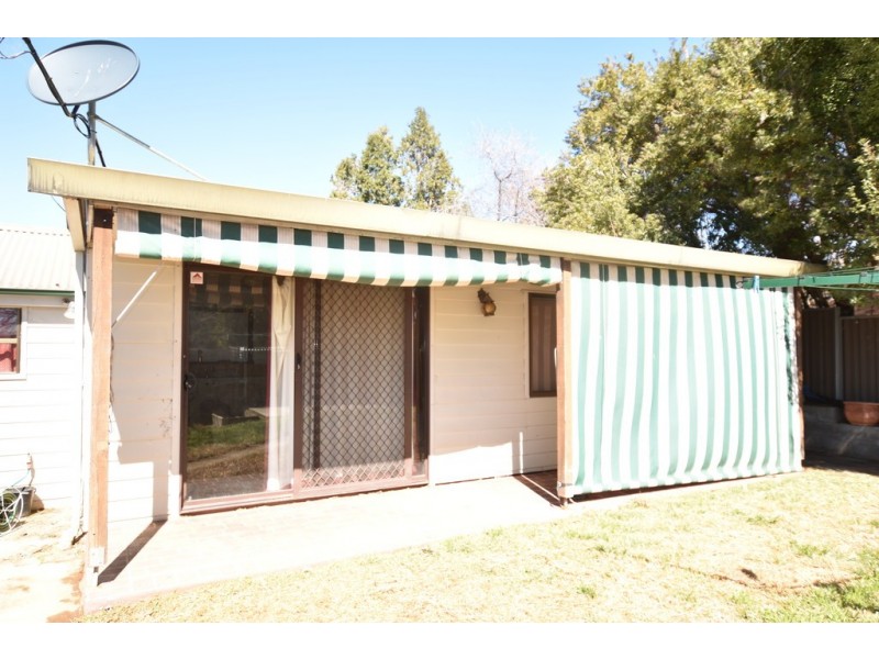 23 Burrendong Way, Orange NSW 2800