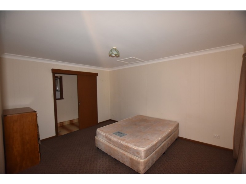 23 Burrendong Way, Orange NSW 2800