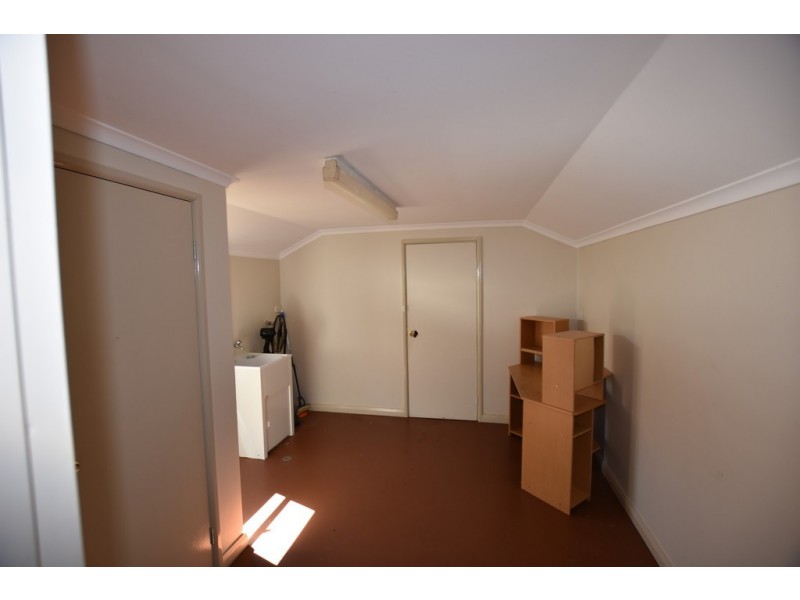 23 Burrendong Way, Orange NSW 2800