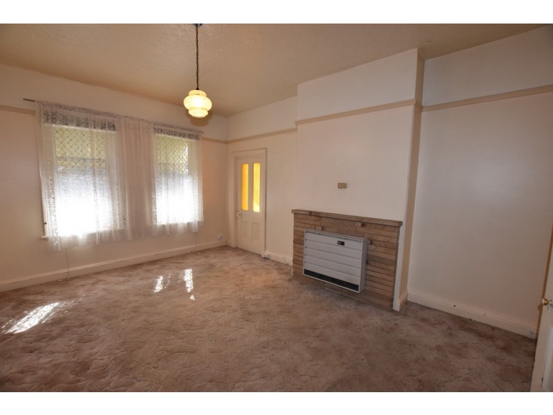 194 March Street, Orange NSW 2800