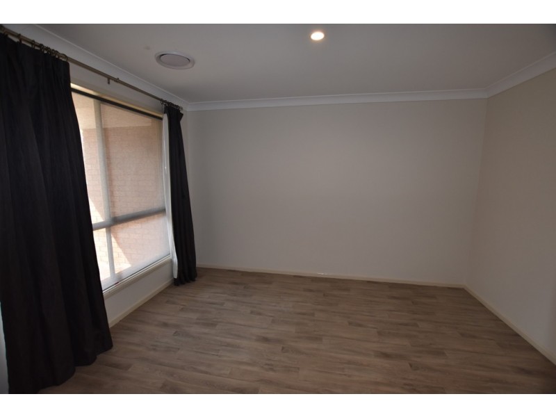 9 Talinga Place, Orange NSW 2800