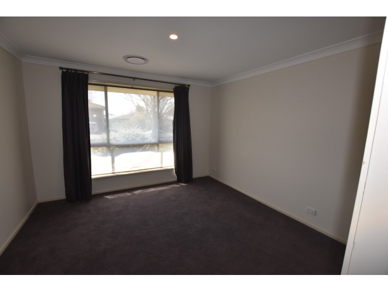 9 Talinga Place, Orange NSW 2800