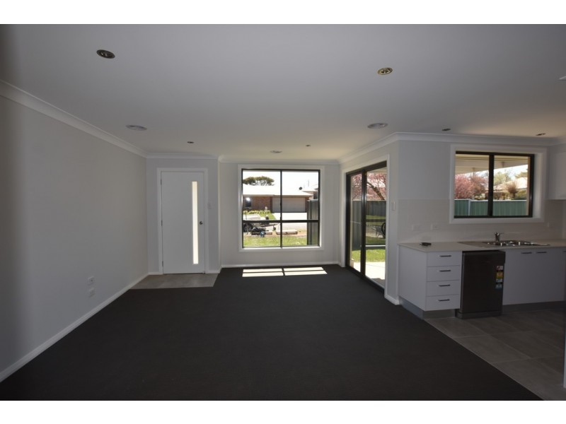 1A Redloum Place, Orange NSW 2800