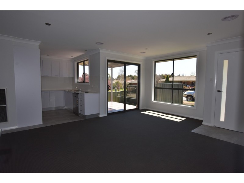 1B Redloum, Orange NSW 2800