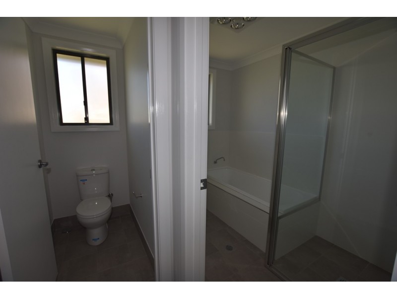 1B Redloum, Orange NSW 2800