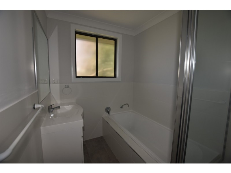 1B Redloum, Orange NSW 2800