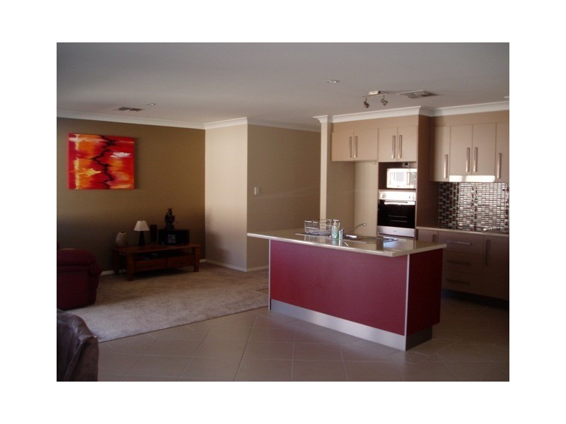 9 Gregory Place, Orange NSW 2800