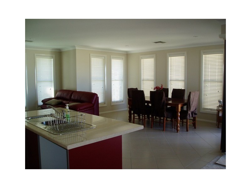 9 Gregory Place, Orange NSW 2800