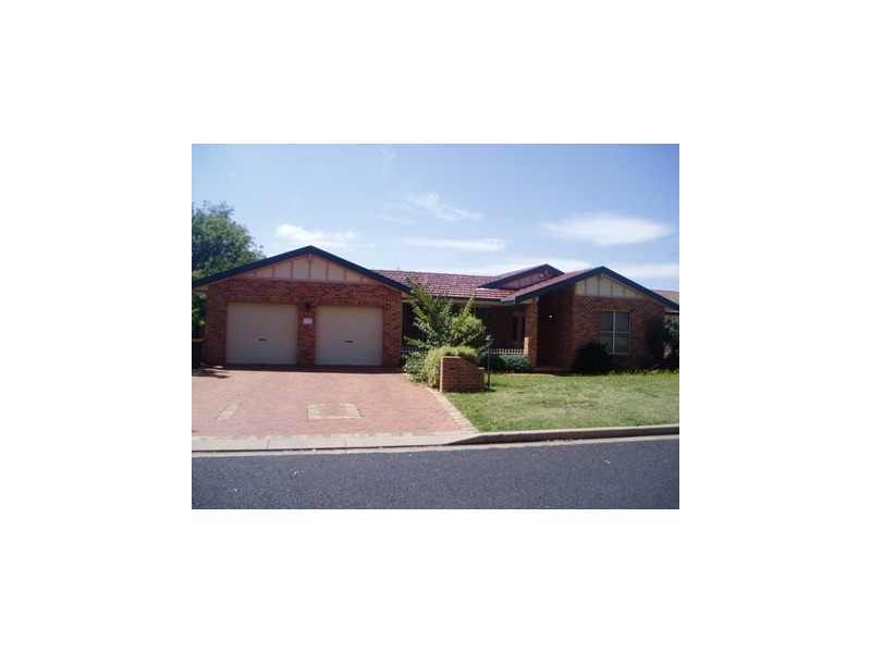 10 Burreburry Crescent, Orange NSW 2800