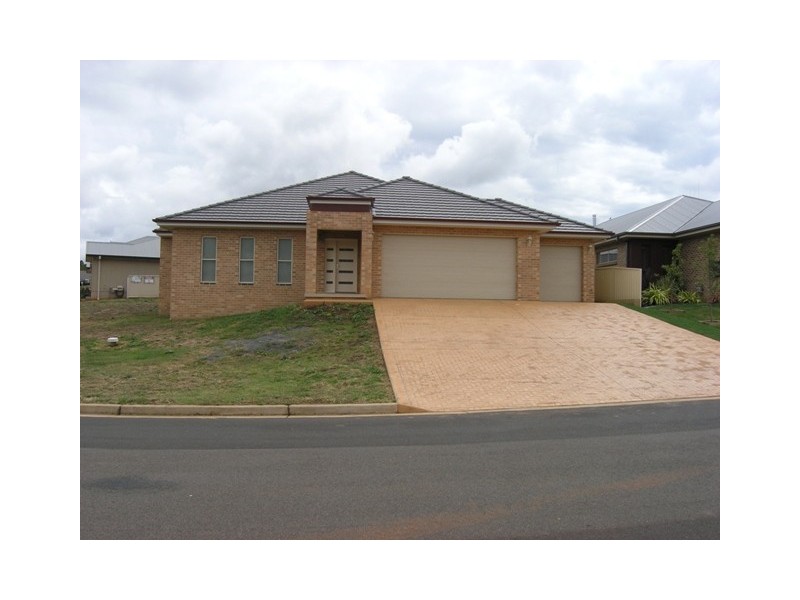 11 George Weily Drive, Orange NSW 2800