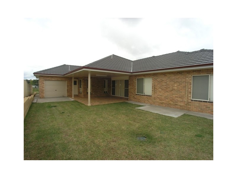 11 George Weily Drive, Orange NSW 2800