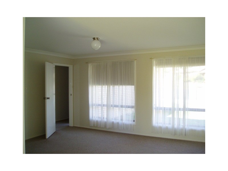 4 Landy Place, Orange NSW 2800