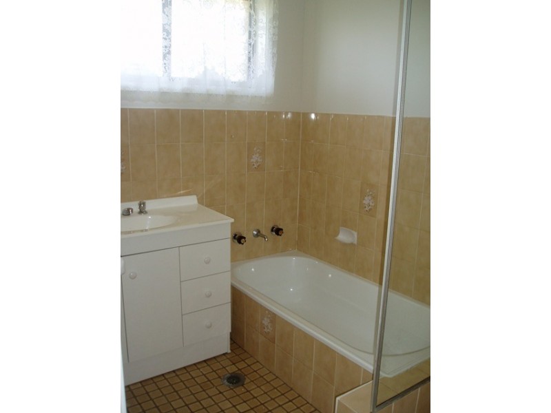 4 Landy Place, Orange NSW 2800