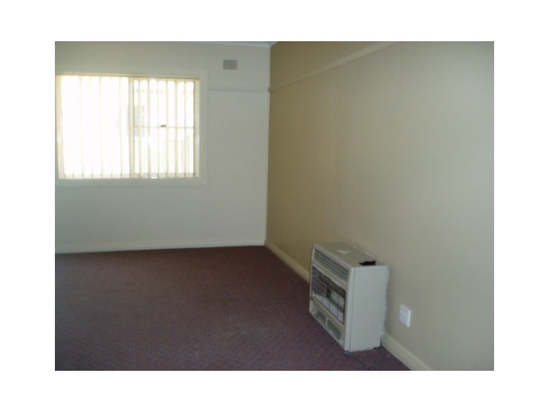 8 Cox Avenue, Orange NSW 2800