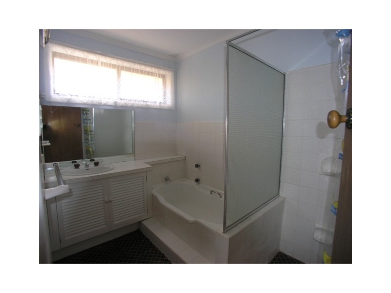 8 Mathoura Place, Orange NSW 2800