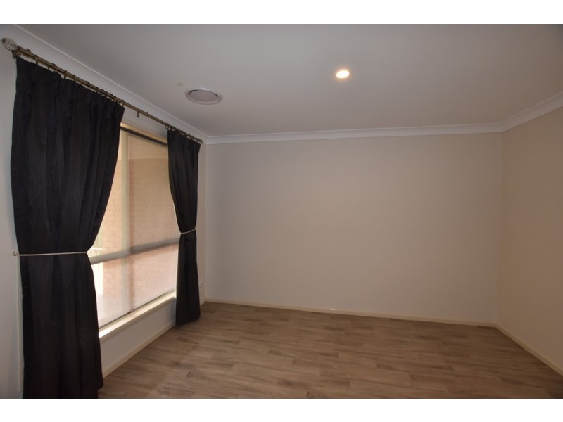 9 Talinga Place, Orange NSW 2800