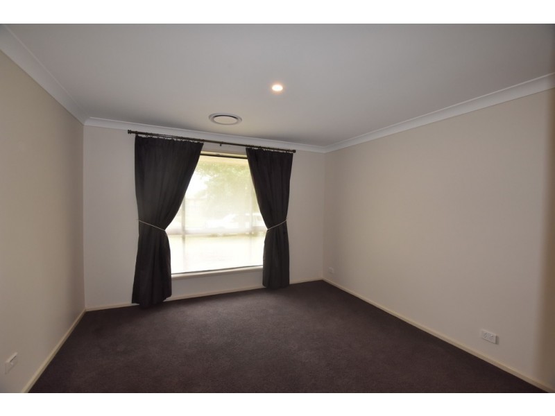 9 Talinga Place, Orange NSW 2800